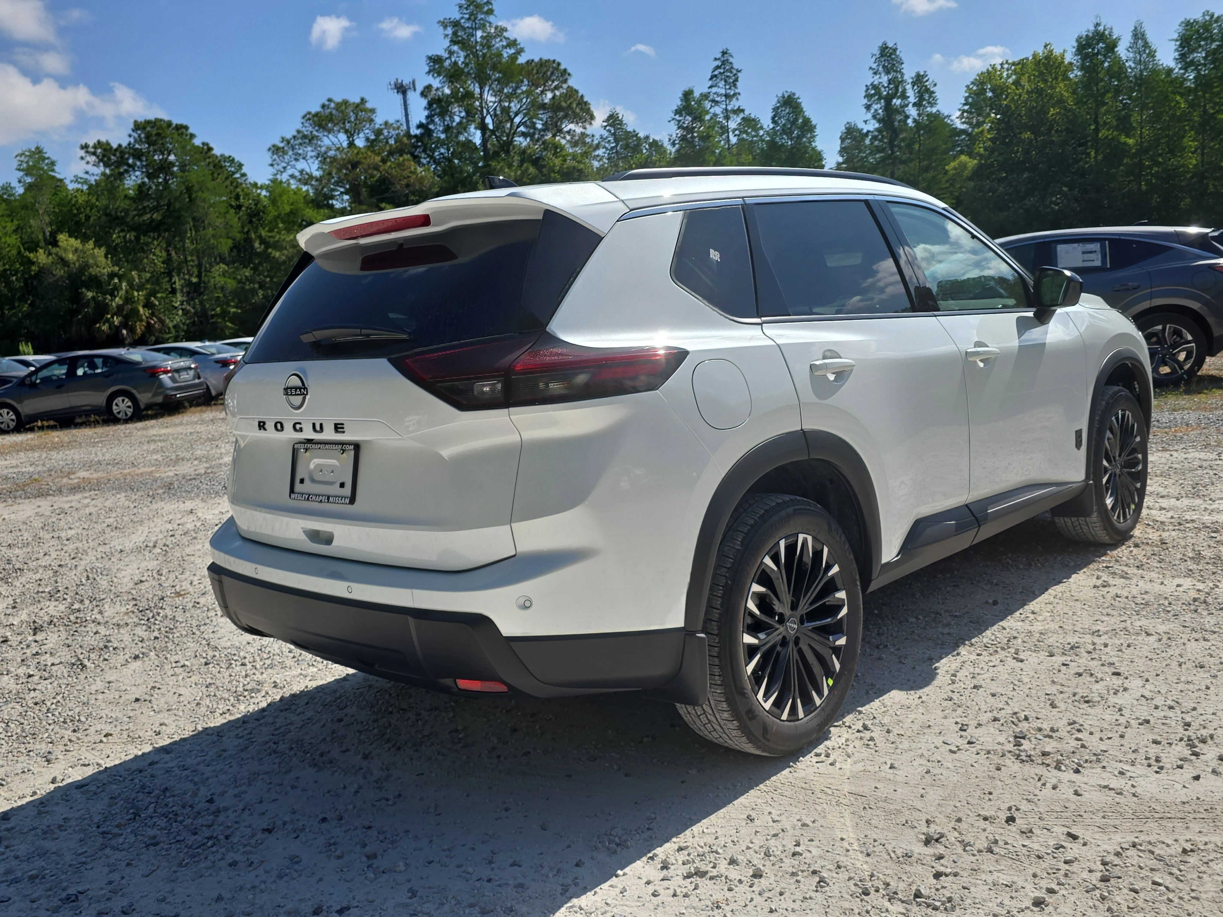 New 2026 Everest White Pearl TriCoat Nissan Dark Armor™ image 8