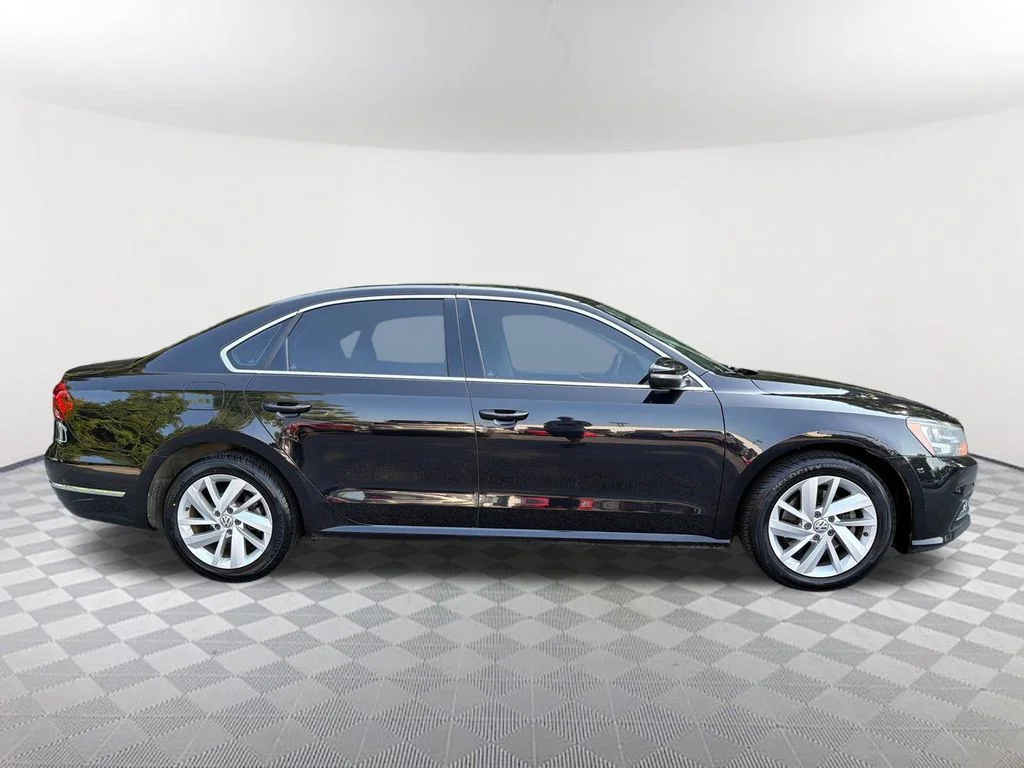Used 2018 Black Volkswagen 2.0T SE image 4