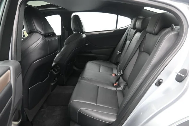Used 2024 Iridium Lexus ES 350 F SPORT Handling image 21