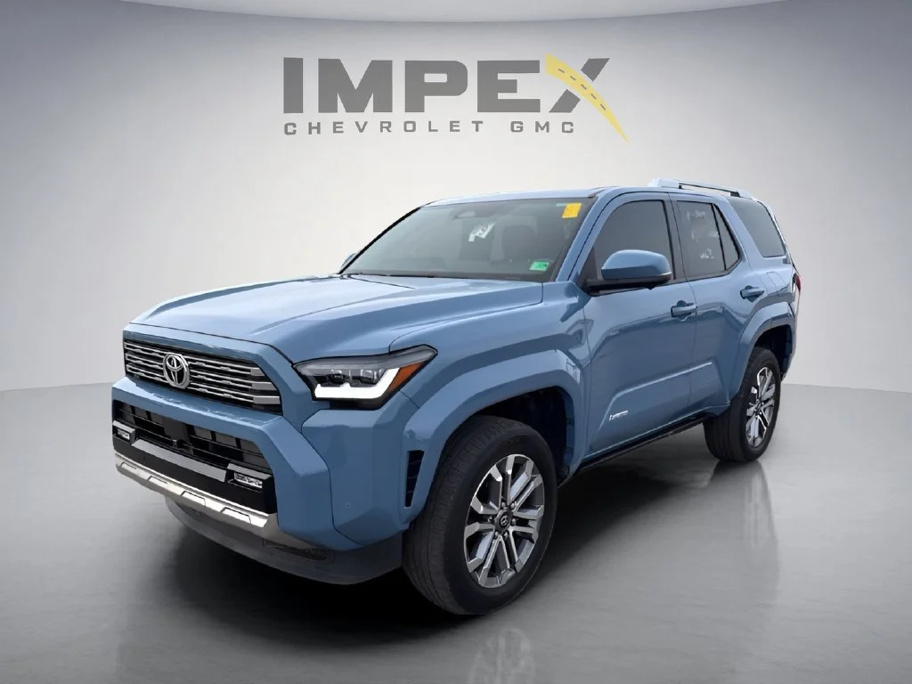 Used 2025  Toyota SR5 image 1