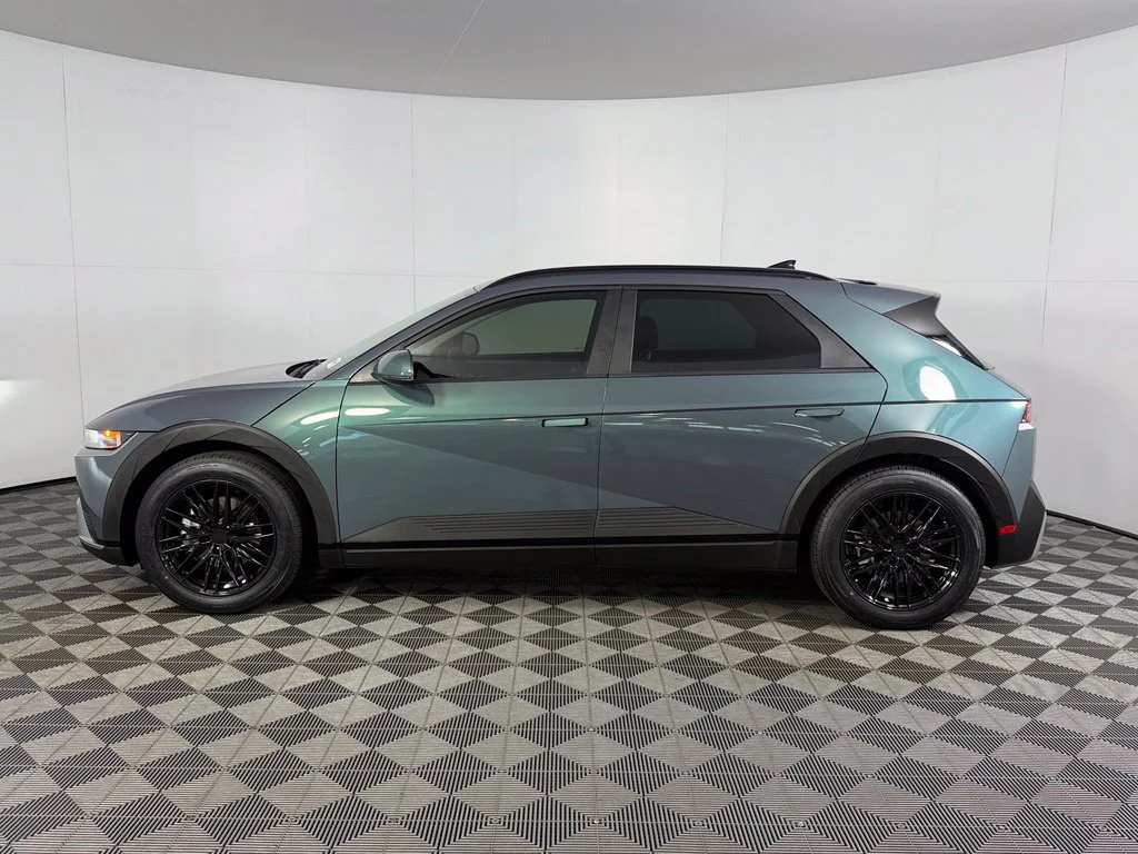 Certified Used 2025 Green Hyundai SEL image 10