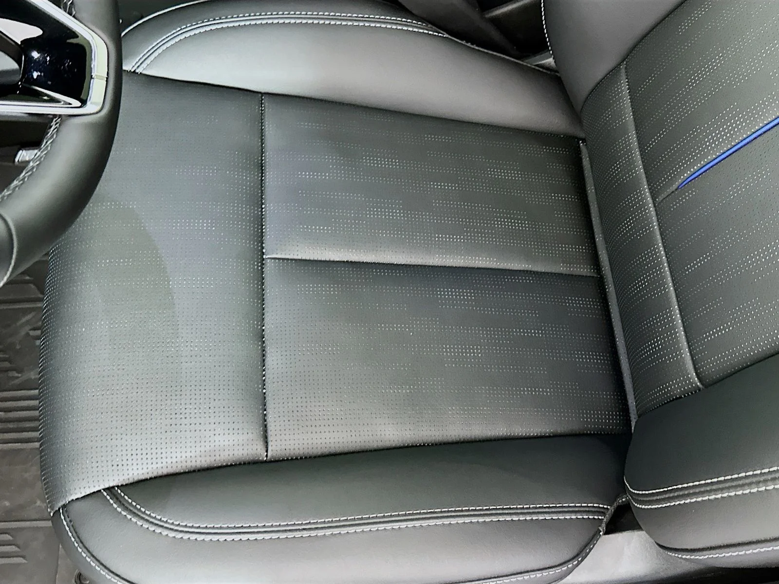 Used 2025 Crystal White Tricoat Cadillac Sport image 19