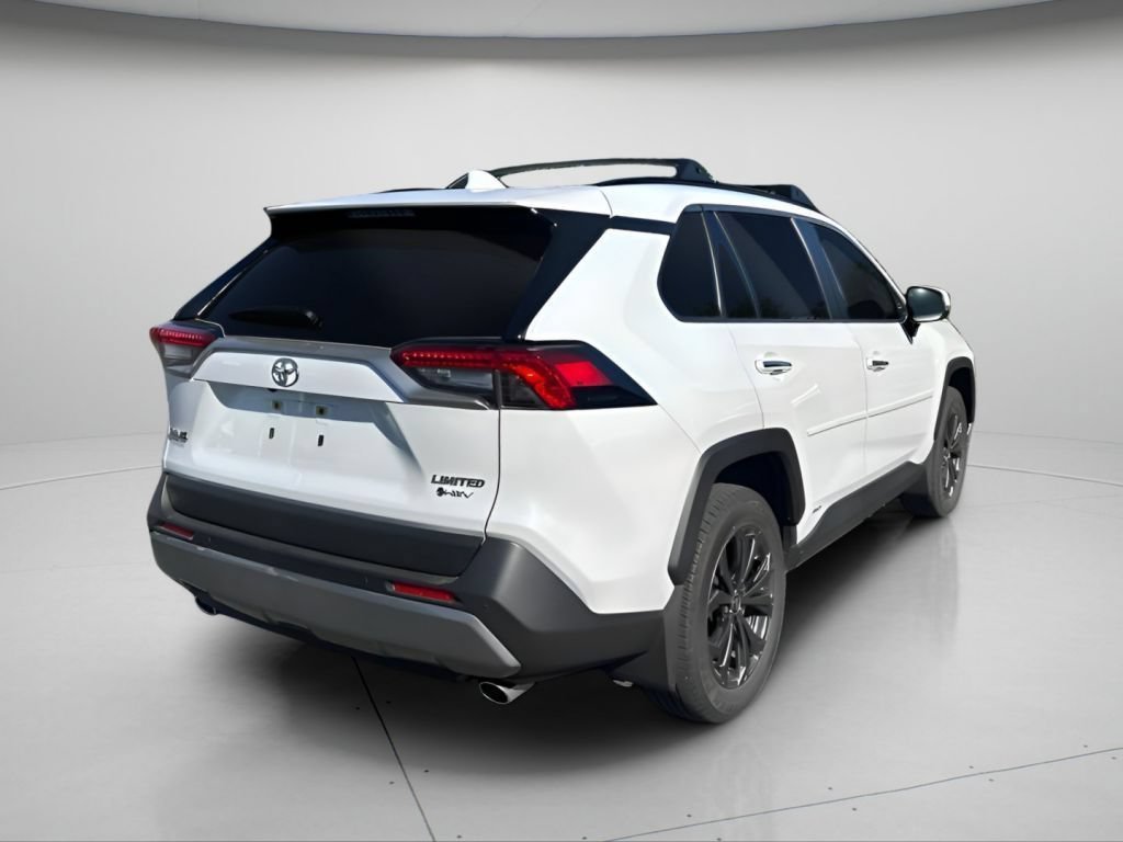 Used 2025 Wind Chill Pearl Toyota Limited image 5