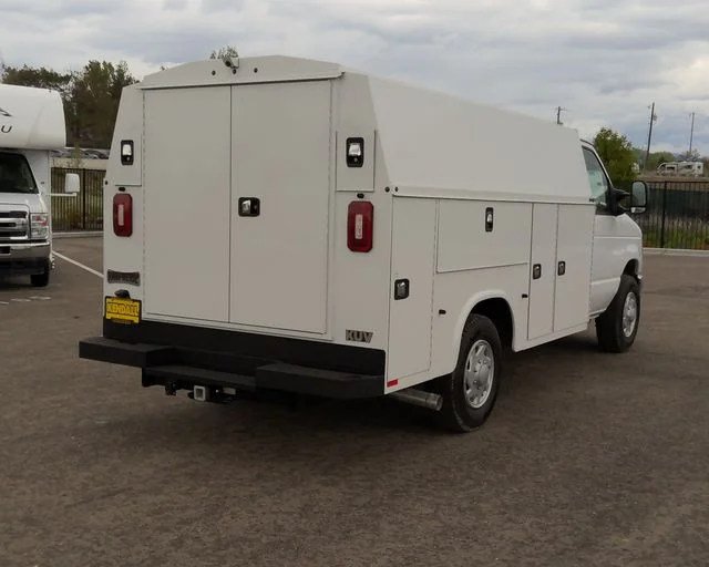 New 2025 Oxford White Ford Base image 5