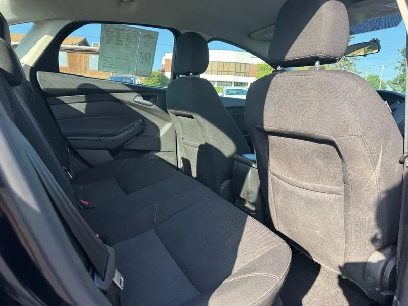 Used 2017 Shadow Black Ford SE image 11