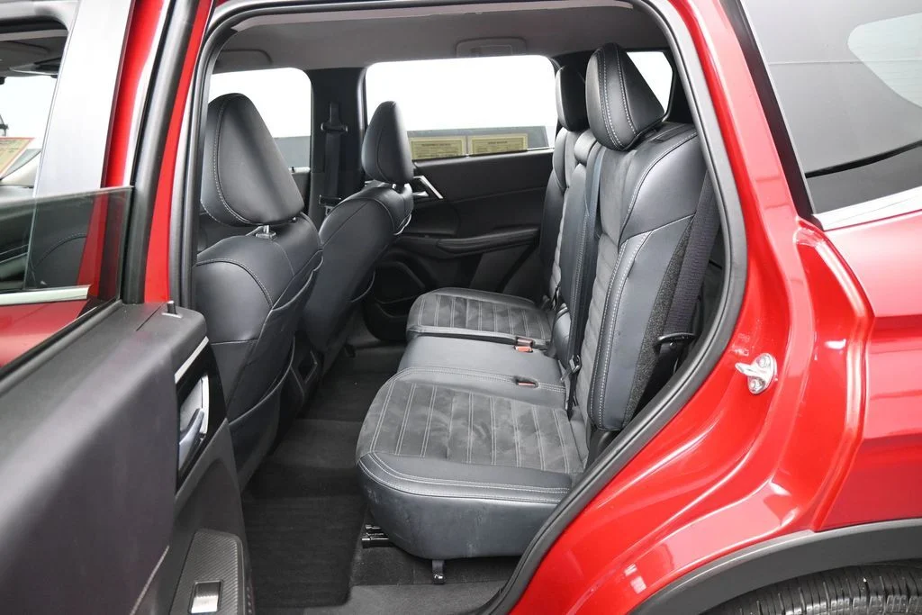 Used 2024 Red Mitsubishi SE Black Edition image 28