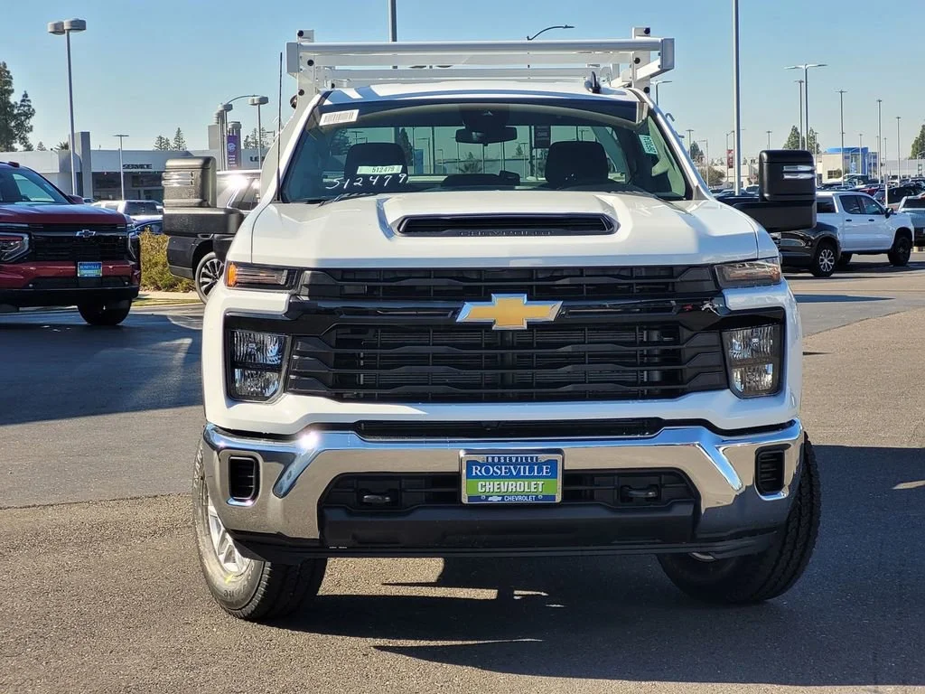 New 2026 Summit White Chevrolet WT image 2