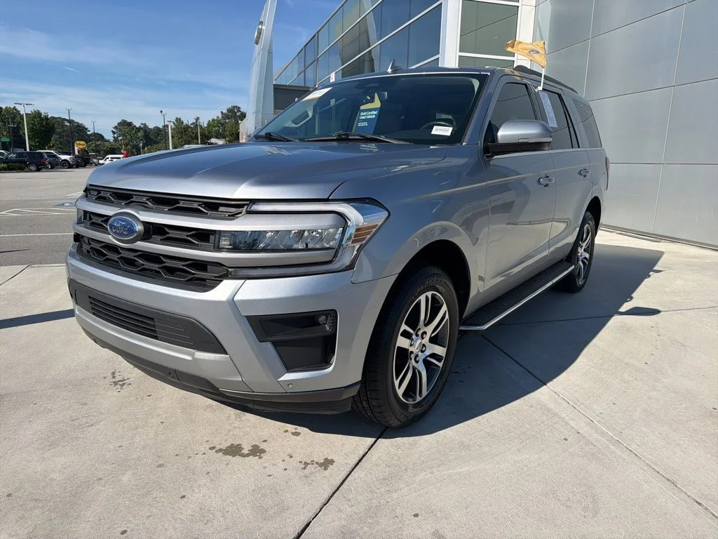 Certified Used 2022 Iconic Silver Metallic Ford XLT image 3