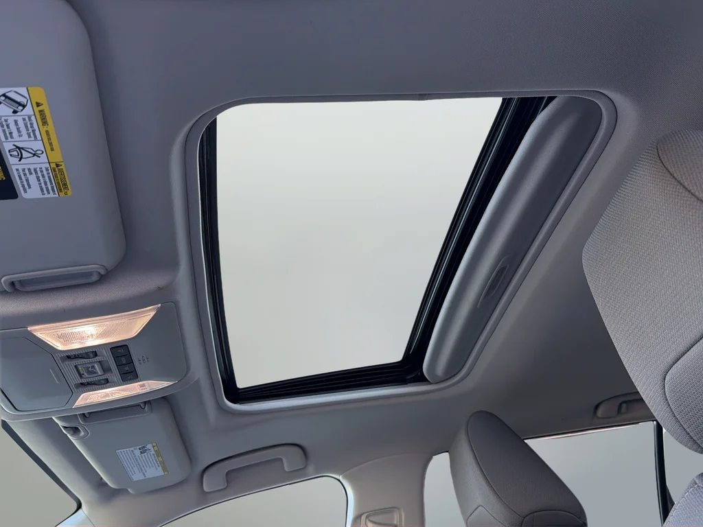 Used 2022 White Toyota XLE image 19