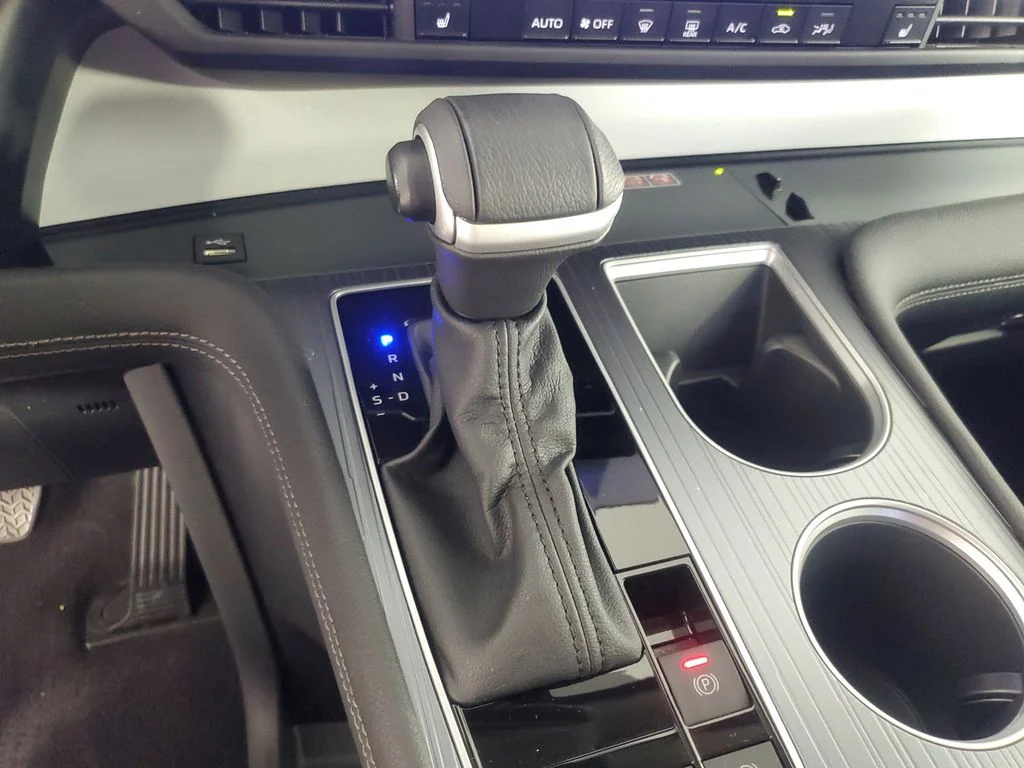 2025 Toyota Sienna XLE - Photo 17