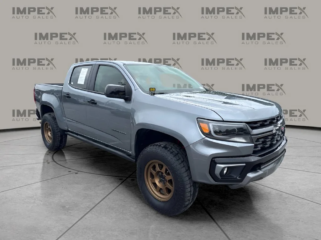 Used 2022 Gray Chevrolet Z71 image 4