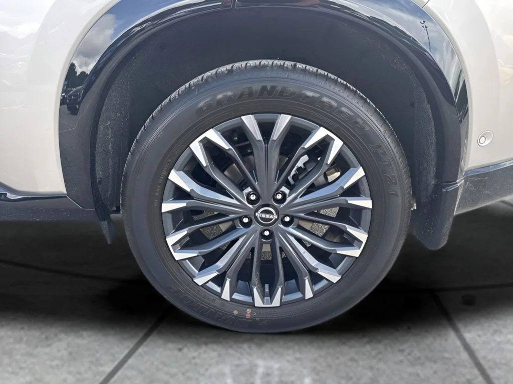 Used 2025 Gold Nissan Platinum image 38