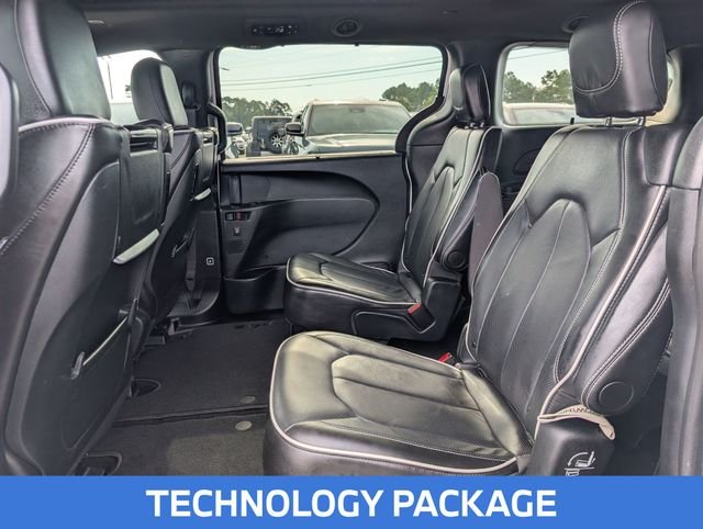Used 2025 White Chrysler Limited image 26