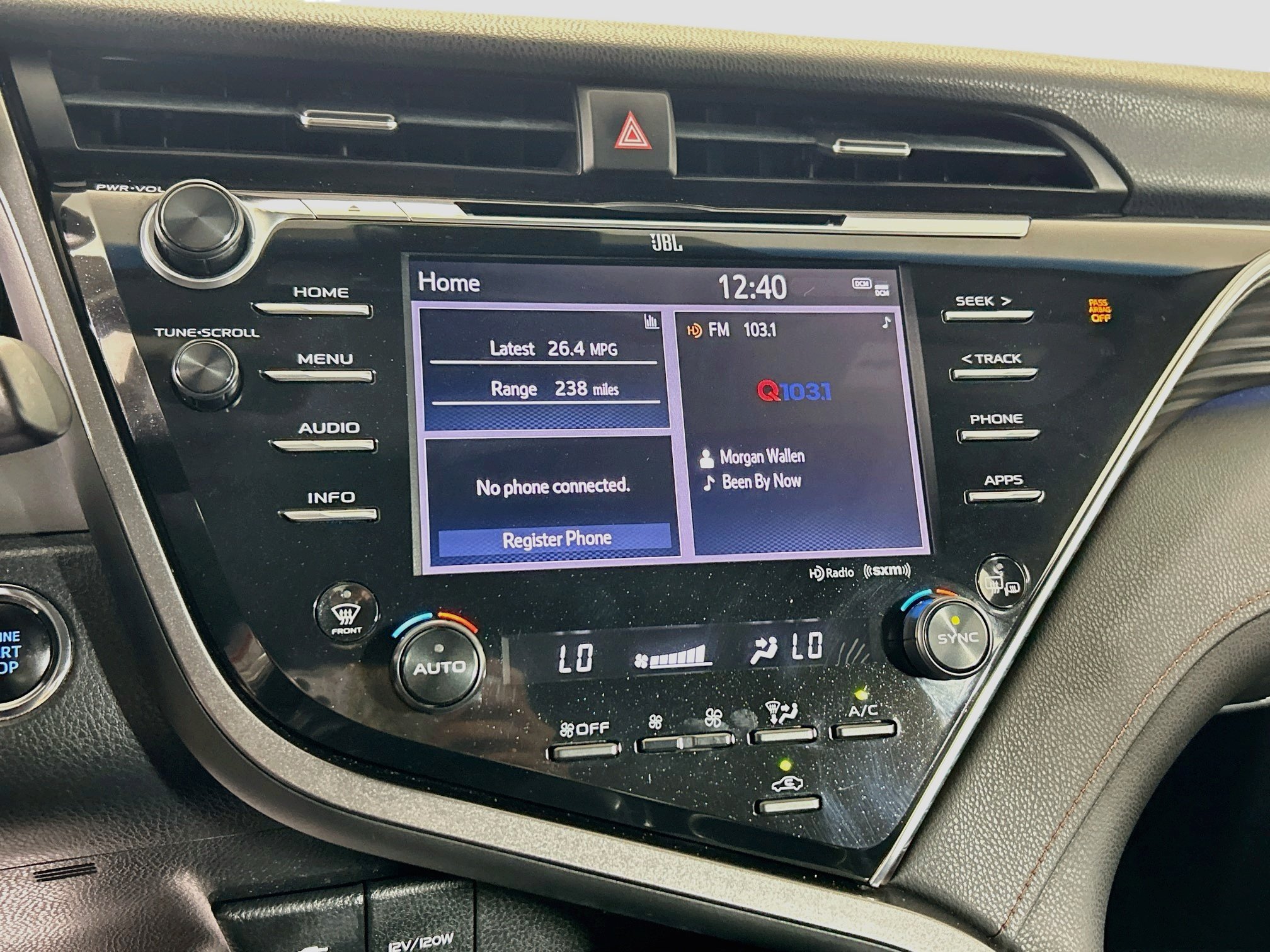 Used 2018 Wind Chill Pearl Toyota XLE image 14