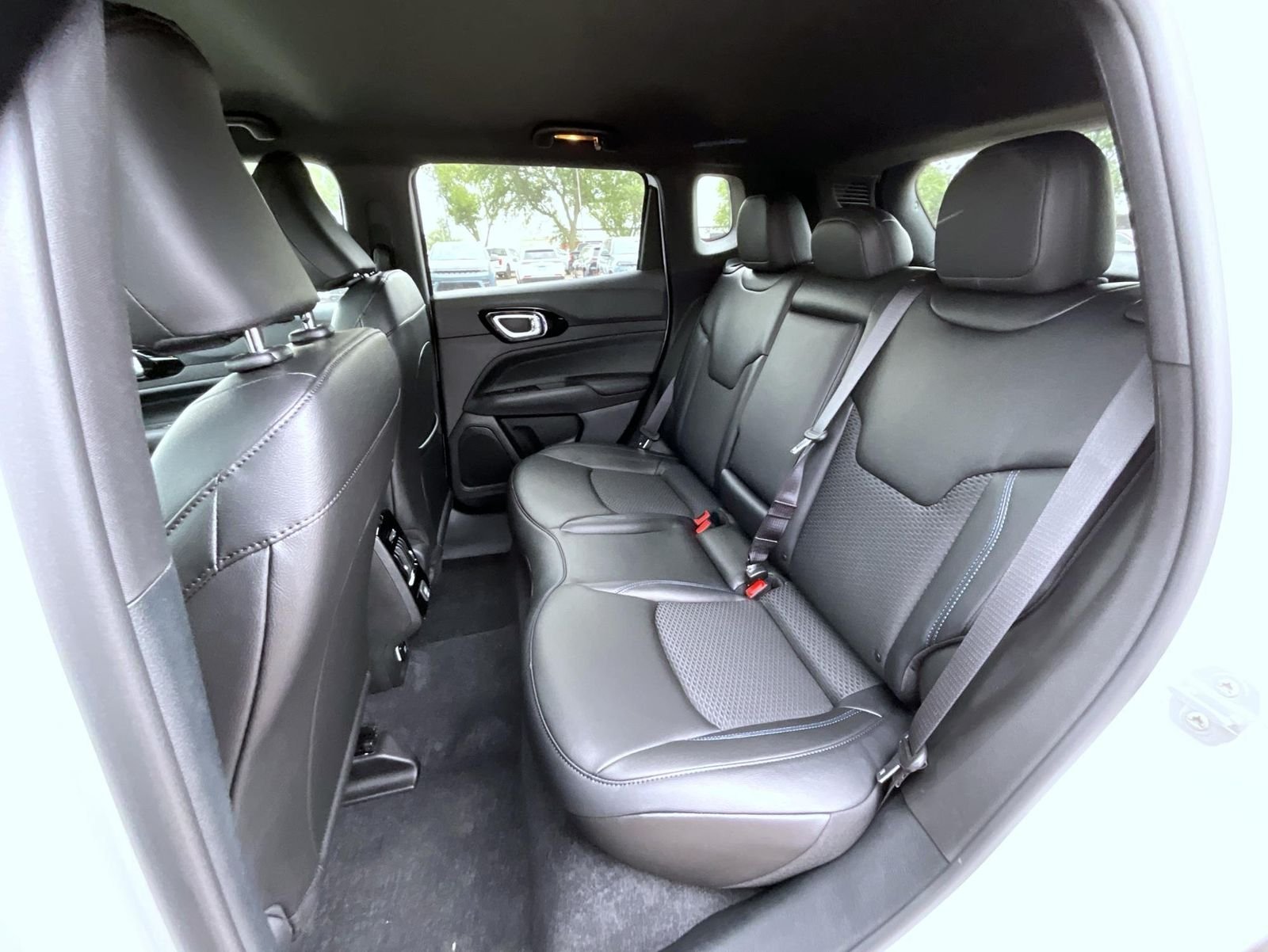 New 2026 Bright White Clearcoat Jeep Latitude image 12