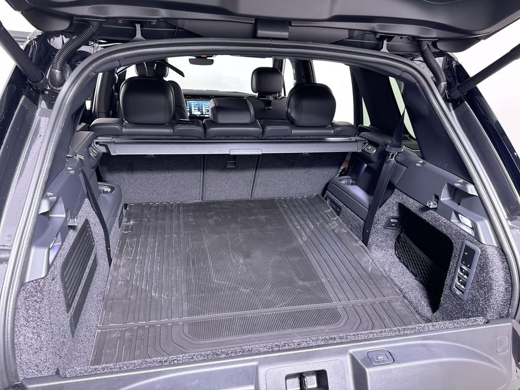 New 2026 CARP GRY PRM MT Land Rover SE LWB image 22