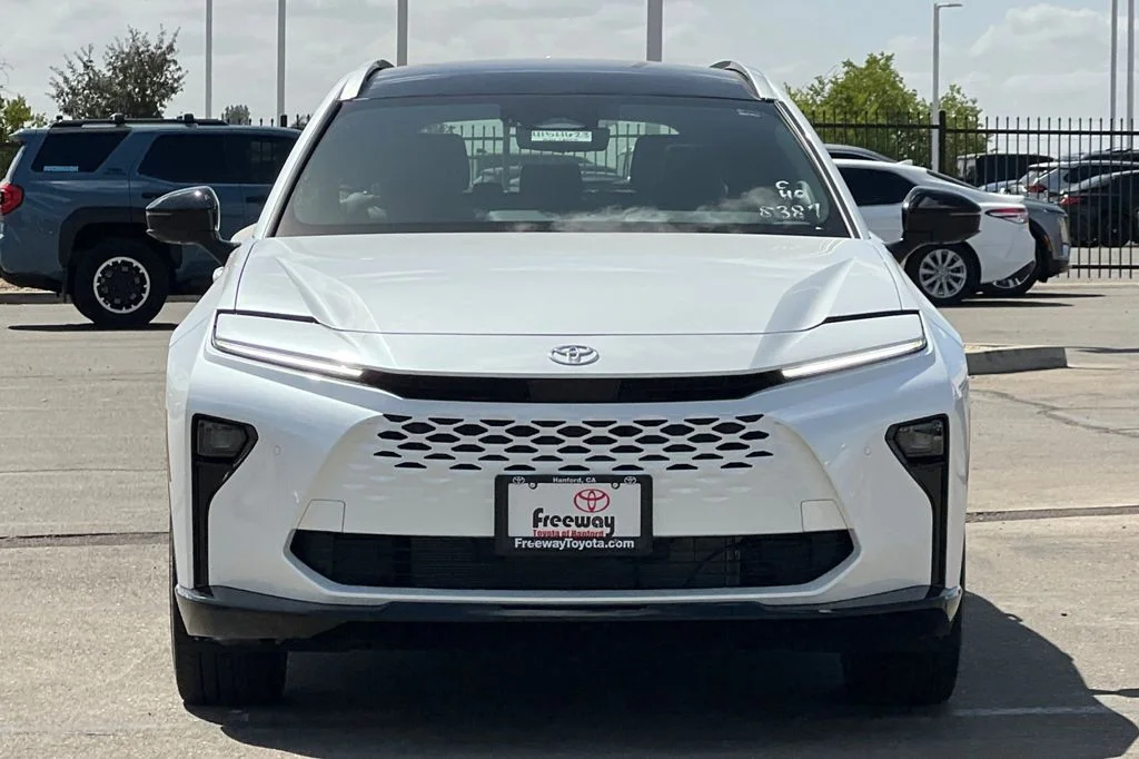New 2026 Oxygen White Toyota Limited image 9