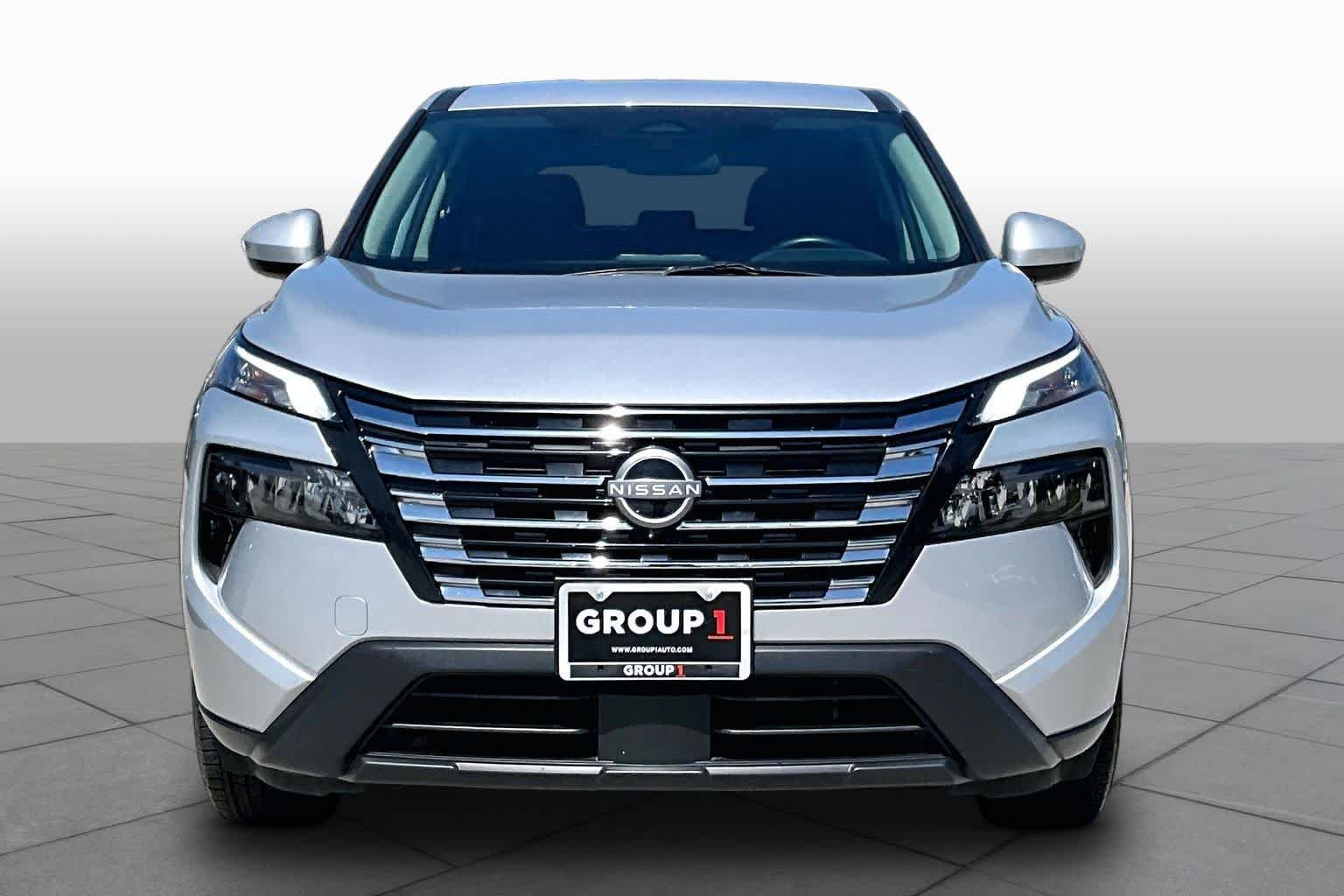 Used 2025 Brilliant Silver Metallic Nissan SV image 4