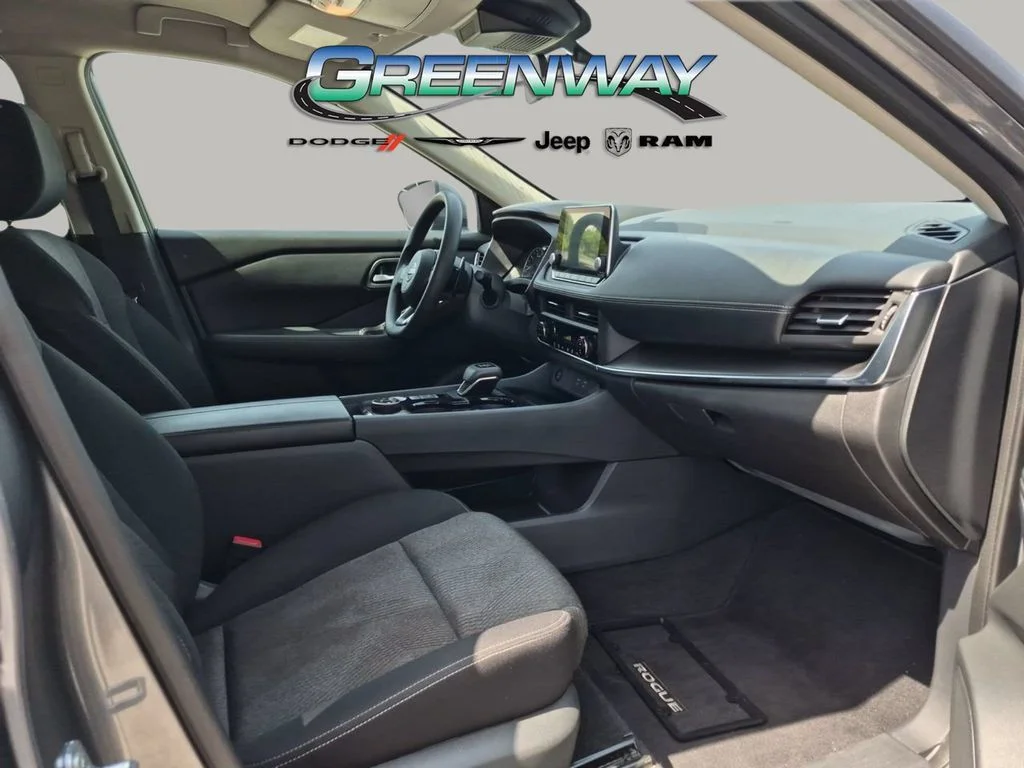 Used 2024 Gray Nissan SV image 8