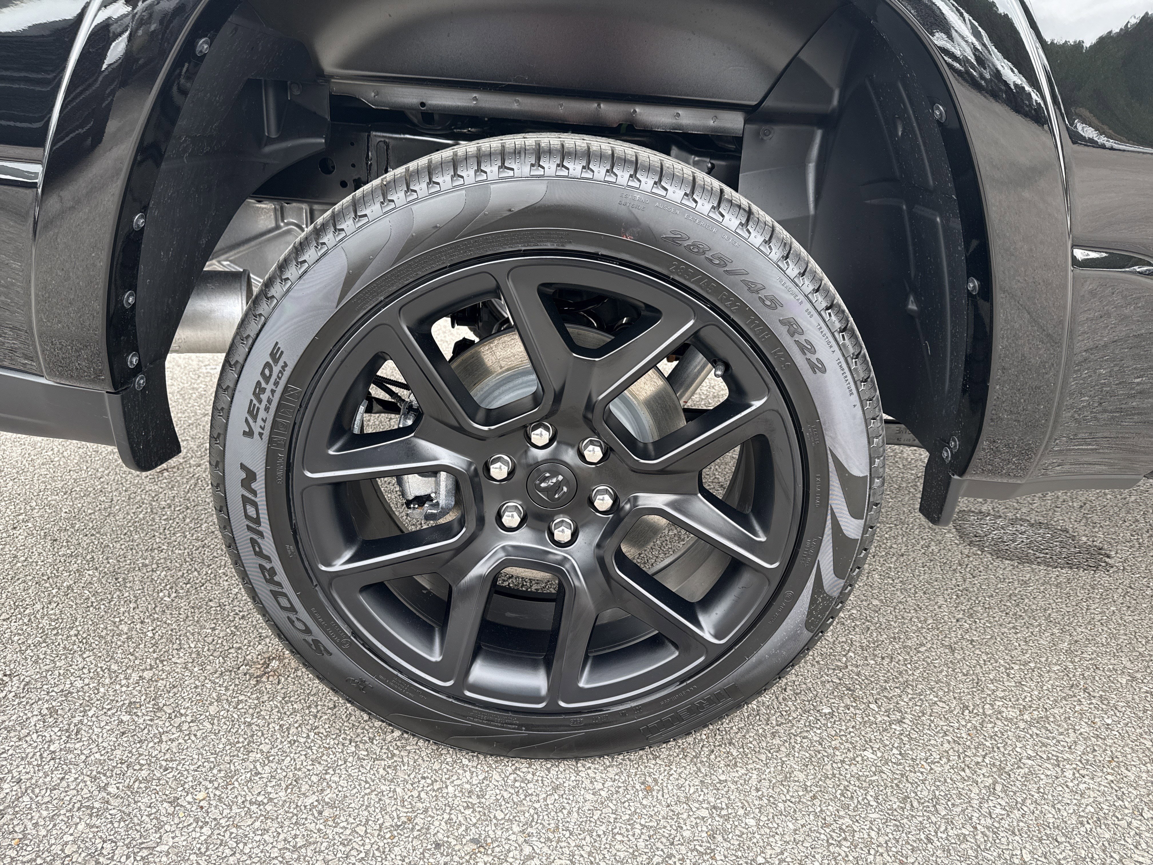 New 2026 Diamond Black Crystal Pearl-Coat Exterior Paint RAM Laramie image 19