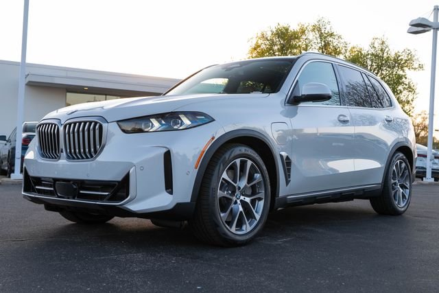 2026 BMW X5 xDrive50e's photo