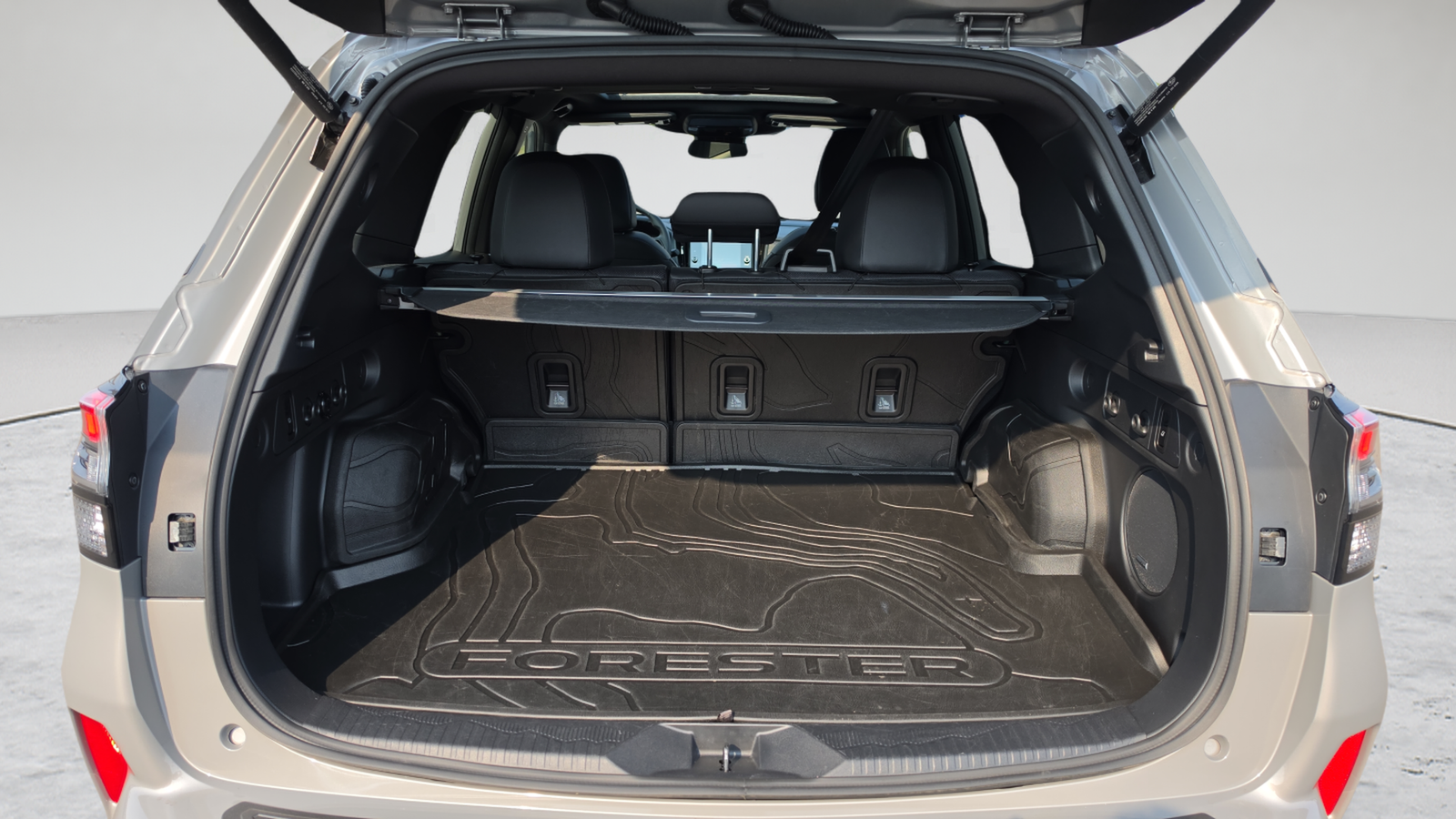 Used 2025 Pearl Subaru Touring image 22