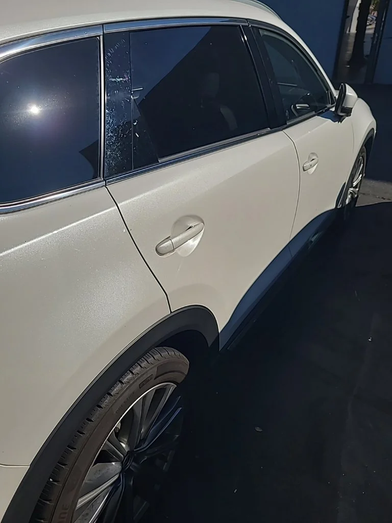 Used 2023 White Mazda Signature image 3