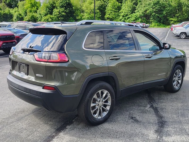 Used 2019 Green Jeep Latitude Plus image 6