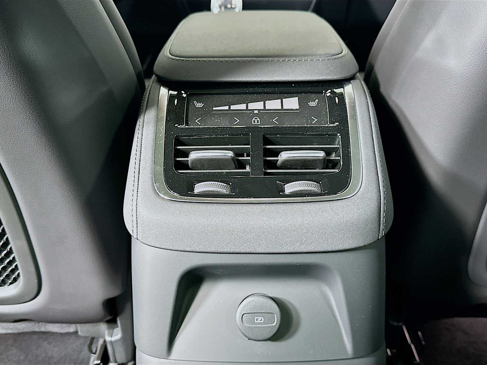 2025 Volvo XC90 Ultra - Photo 24