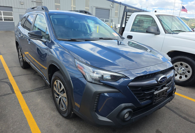 2024 Subaru Outback Premium's photo