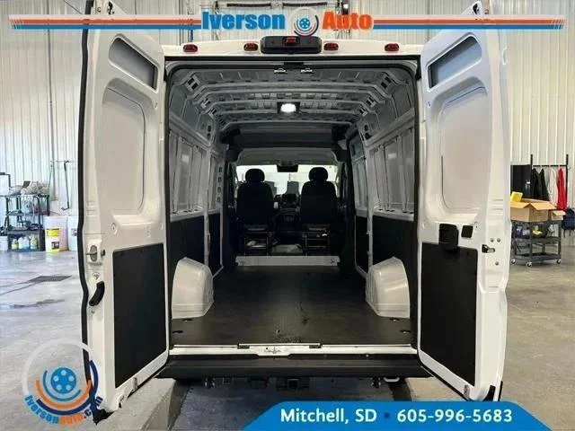 New 2026 Bright White Clear-Coat Exterior Paint RAM Tradesman image 7