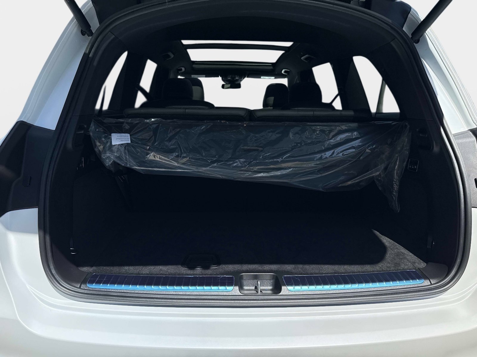 New 2026 Moonlight White Mercedes-Benz 450 4MATIC® SUV image 11