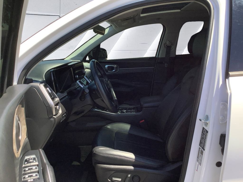 Used 2023 White Kia X-Line S image 7