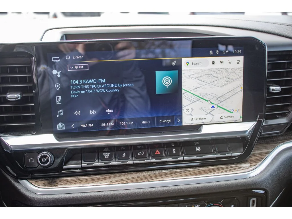 Used 2025 SUMMIT WHITE Chevrolet LT image 37