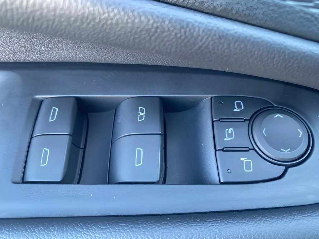 Used 2024 Summit White Chevrolet LT image 11