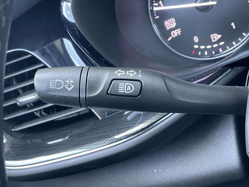 Used 2022 Blue Buick Essence image 22