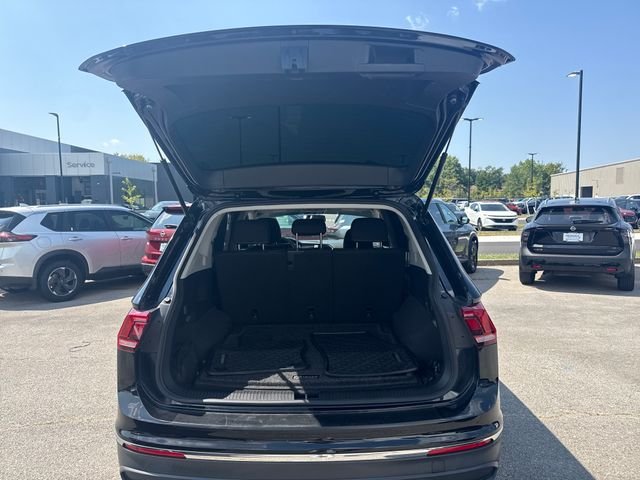 Used 2022 Black Volkswagen 2.0T S image 9