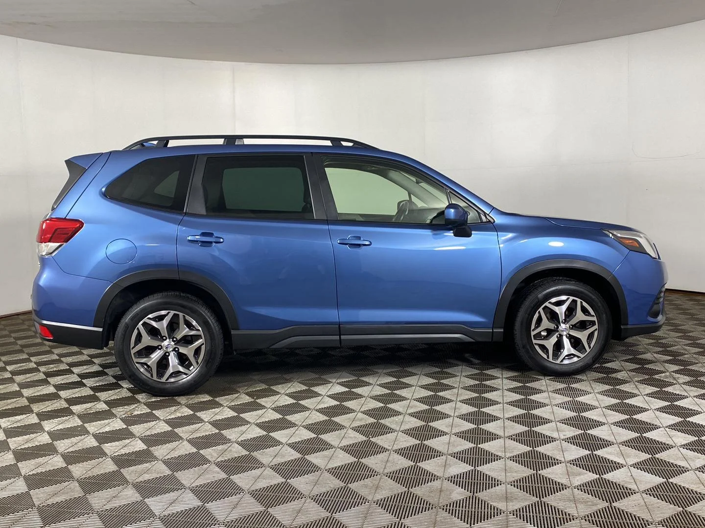 Used 2022 Horizon Blue Pearl Subaru Premium image 4