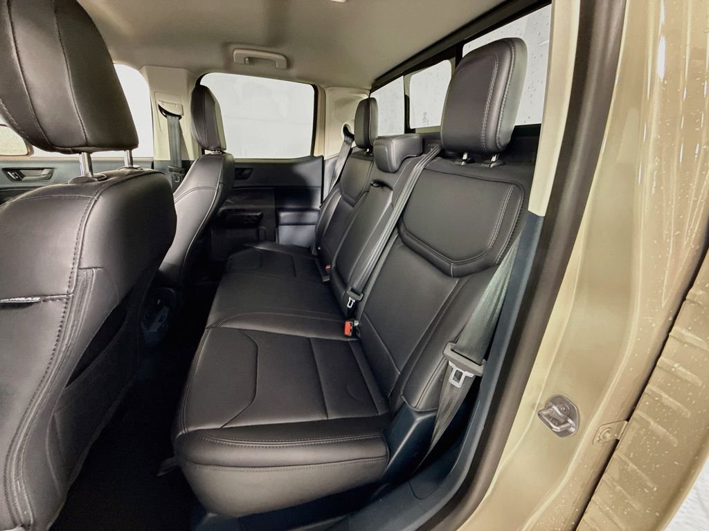 Used 2025 Sand Ford Lariat image 25