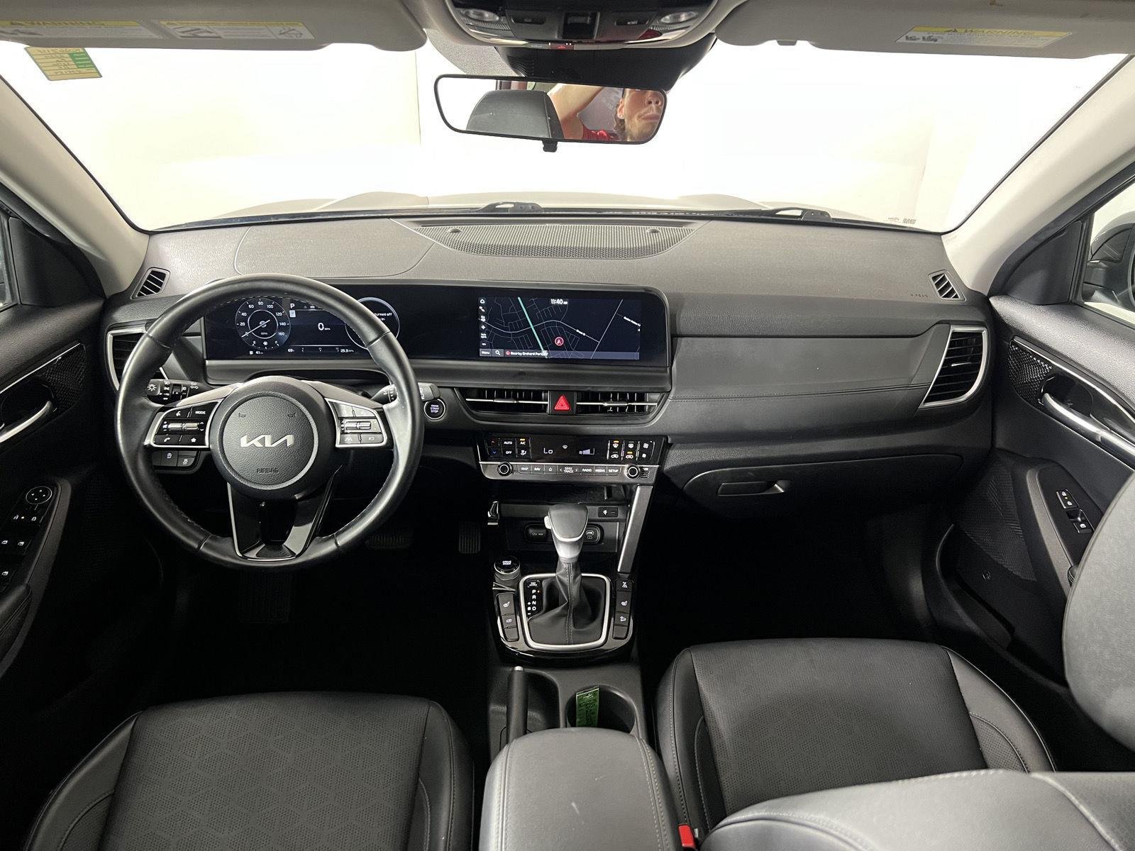 Used 2024 Fusion Black Kia EX image 17