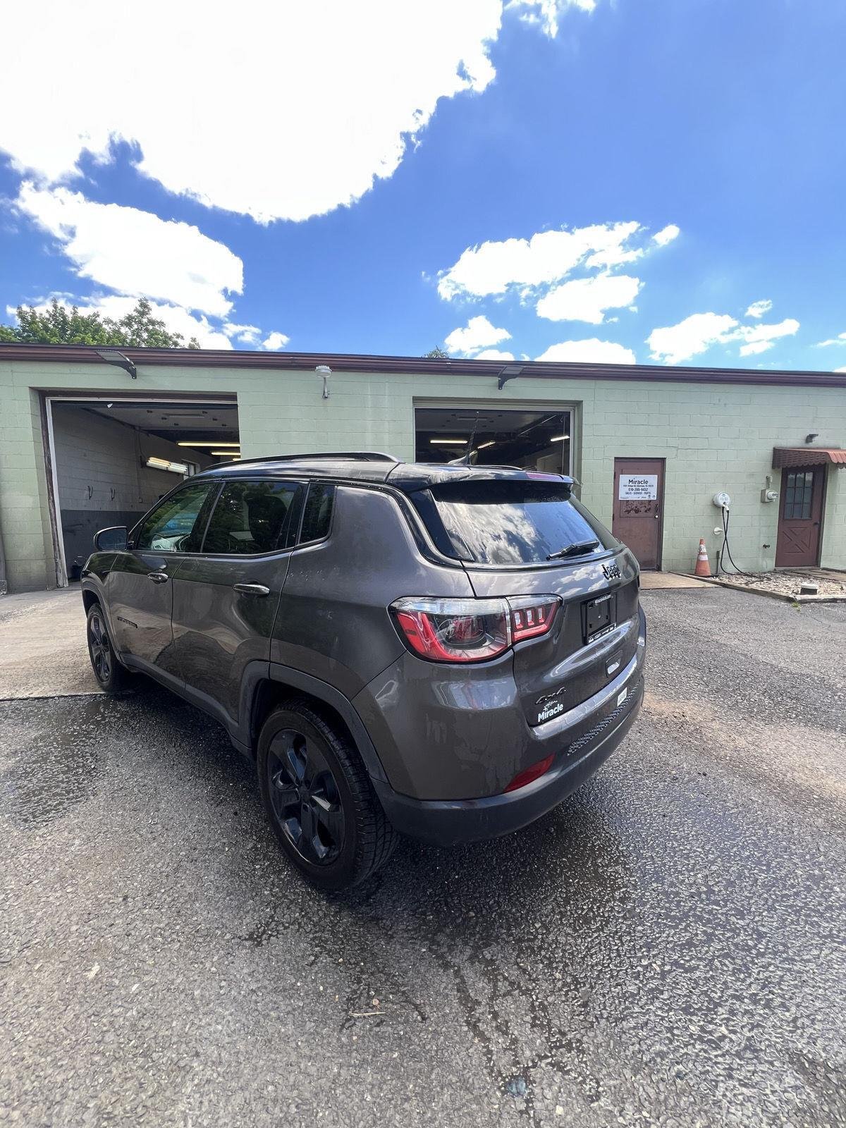 Used 2021 GRANITE CRYSTAL JEEP ALTITUDE image 5