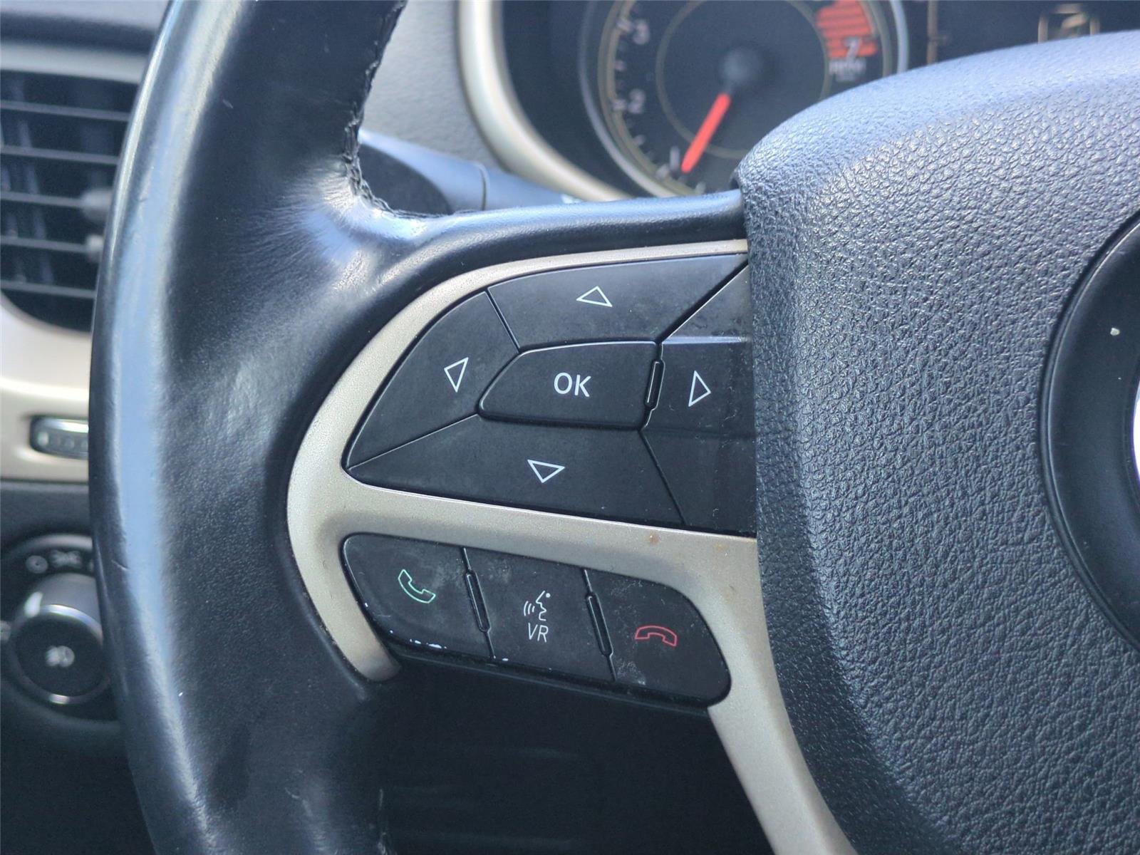 Used 2016 Granite Crystal Metallic Clearcoat Jeep Latitude image 20