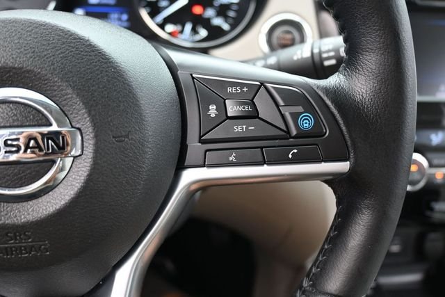 Used 2020 Scarlet Nissan SV image 15