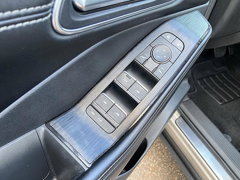 Used 2023 Champagne Silver Metallic Nissan Platinum image 10