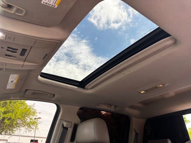 Used 2018 WHITE FROST TRICOAT GMC SLT image 25