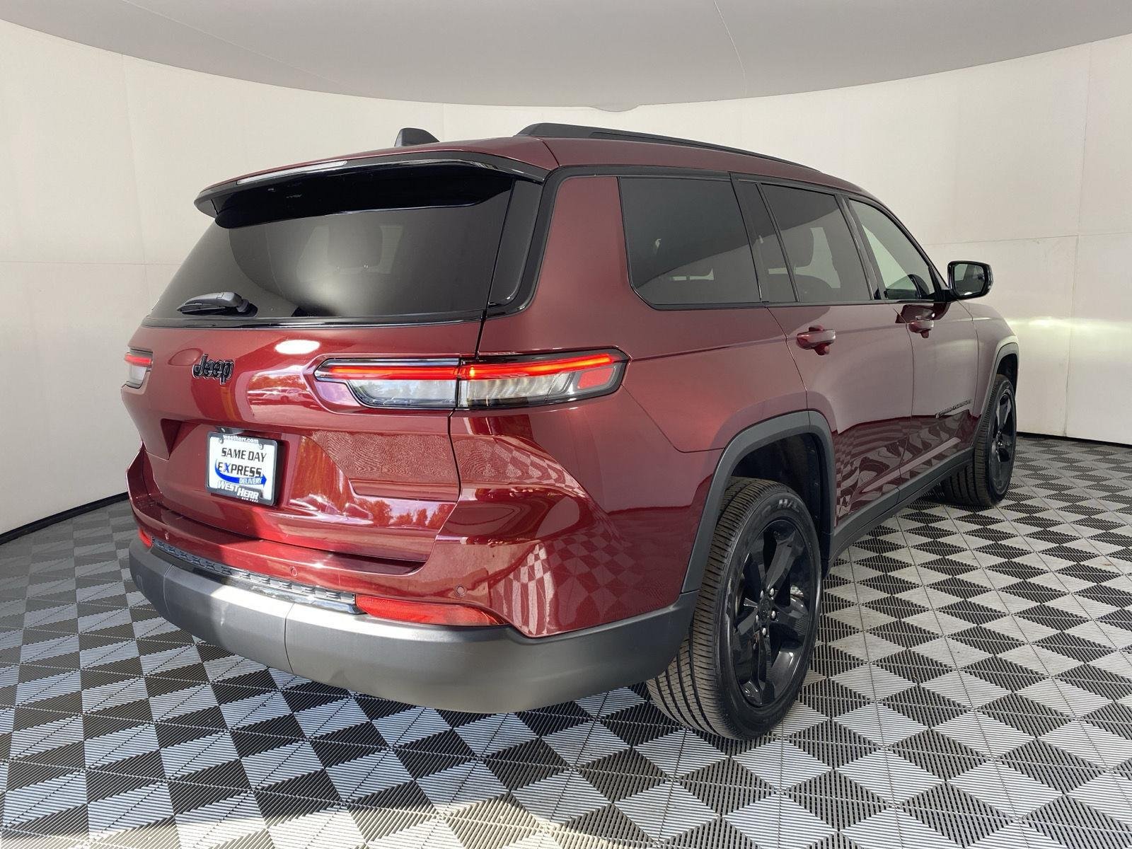 Used 2025 Velvet Red Pearlcoat Jeep Altitude image 9
