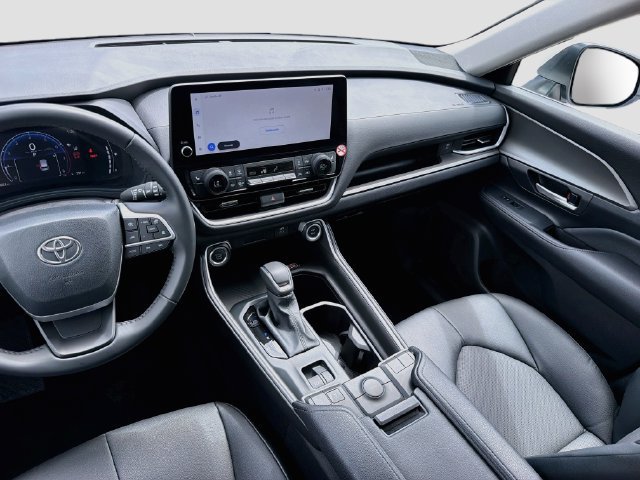 Used 2026 Pearl Toyota XLE image 18
