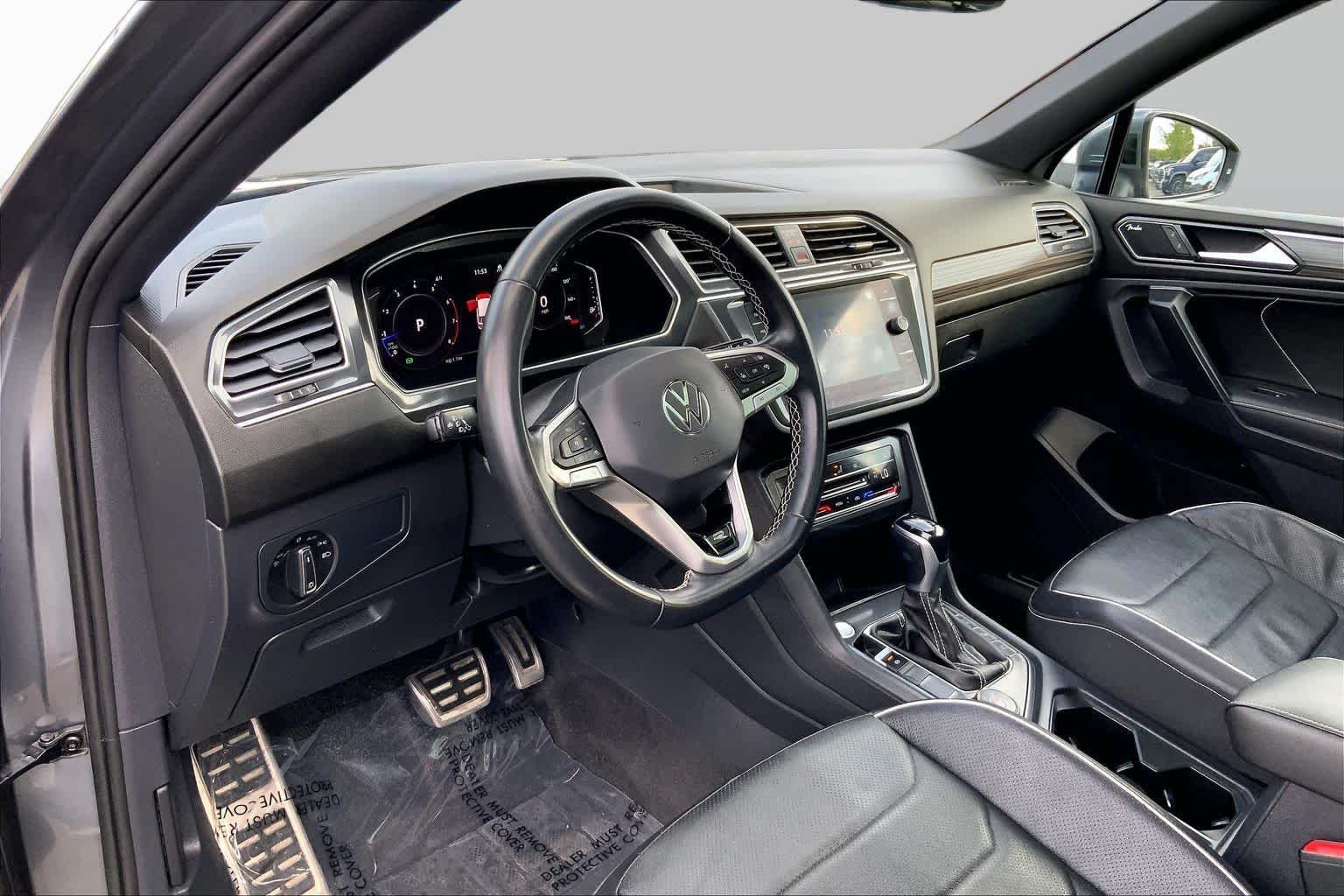 Used 2023 Platinum Gray Metallic Volkswagen SEL R-Line image 18