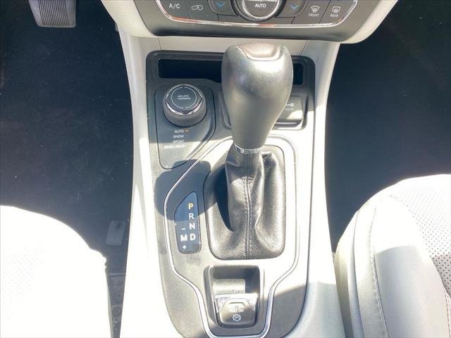 Used 2022 Diamond Black Crystal Pearlcoat Jeep Latitude Lux image 12