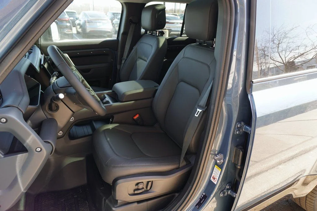Certified Used 2026 Blue Land Rover X-Dynamic SE image 15